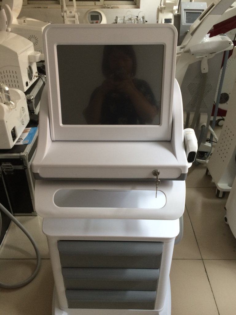 White HIFU Face Lift High Frequency Beauty Machine 0.1J-1.0J 2500W